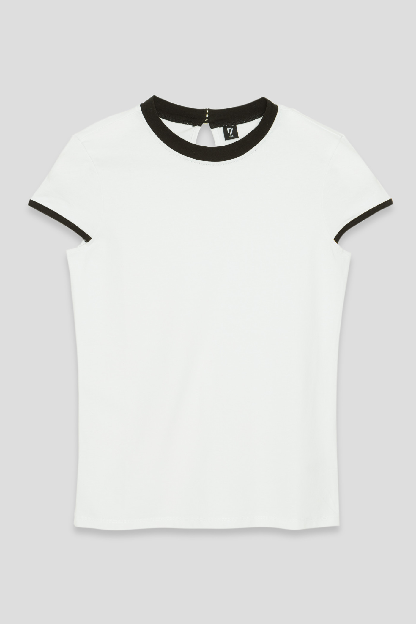 Biała bluzka z kontrastowym wykończeniem