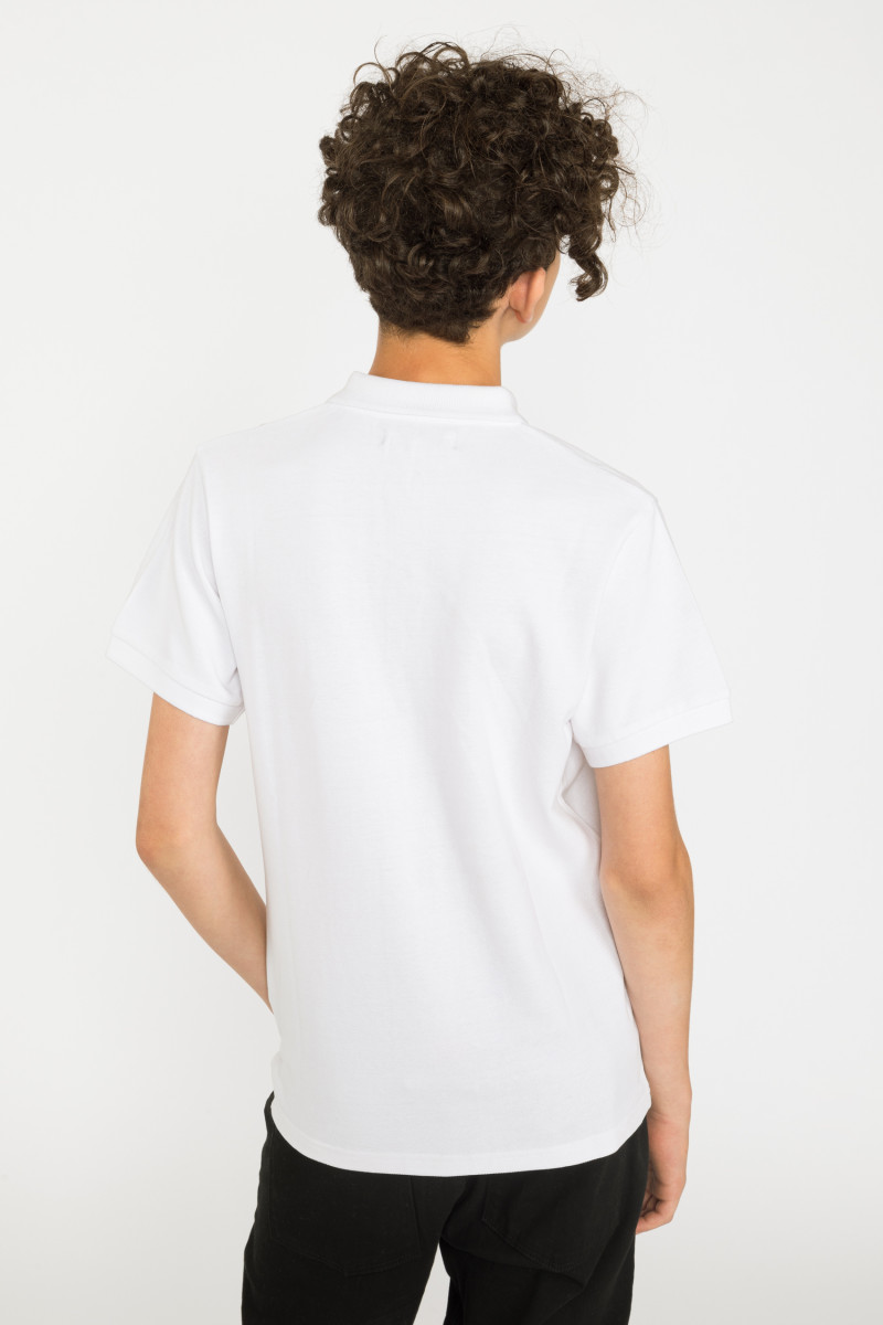 Biała koszulka polo z kontrastowym zapięciem
