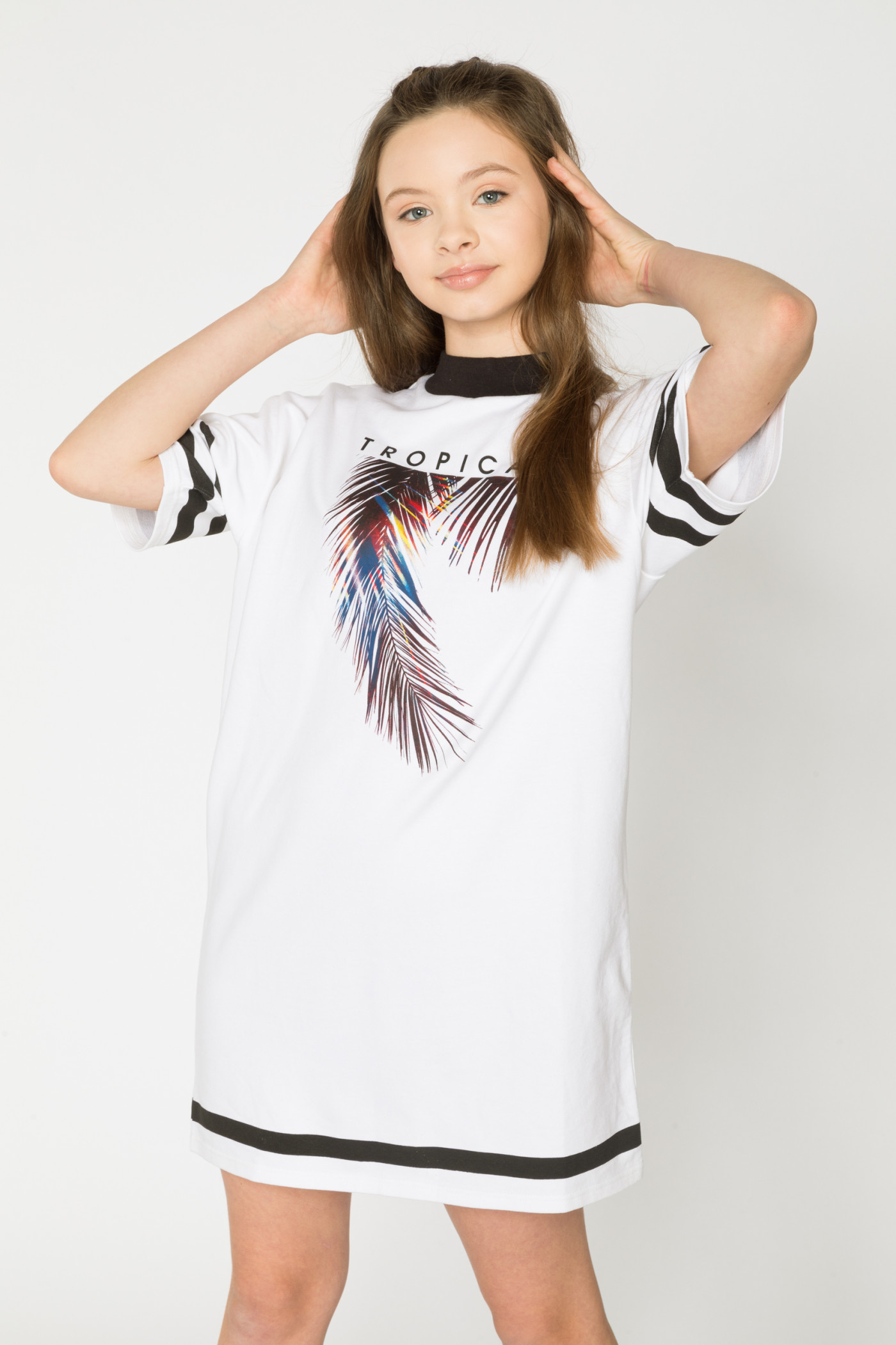 Biała t-shirtowa sukienka TROPICAL