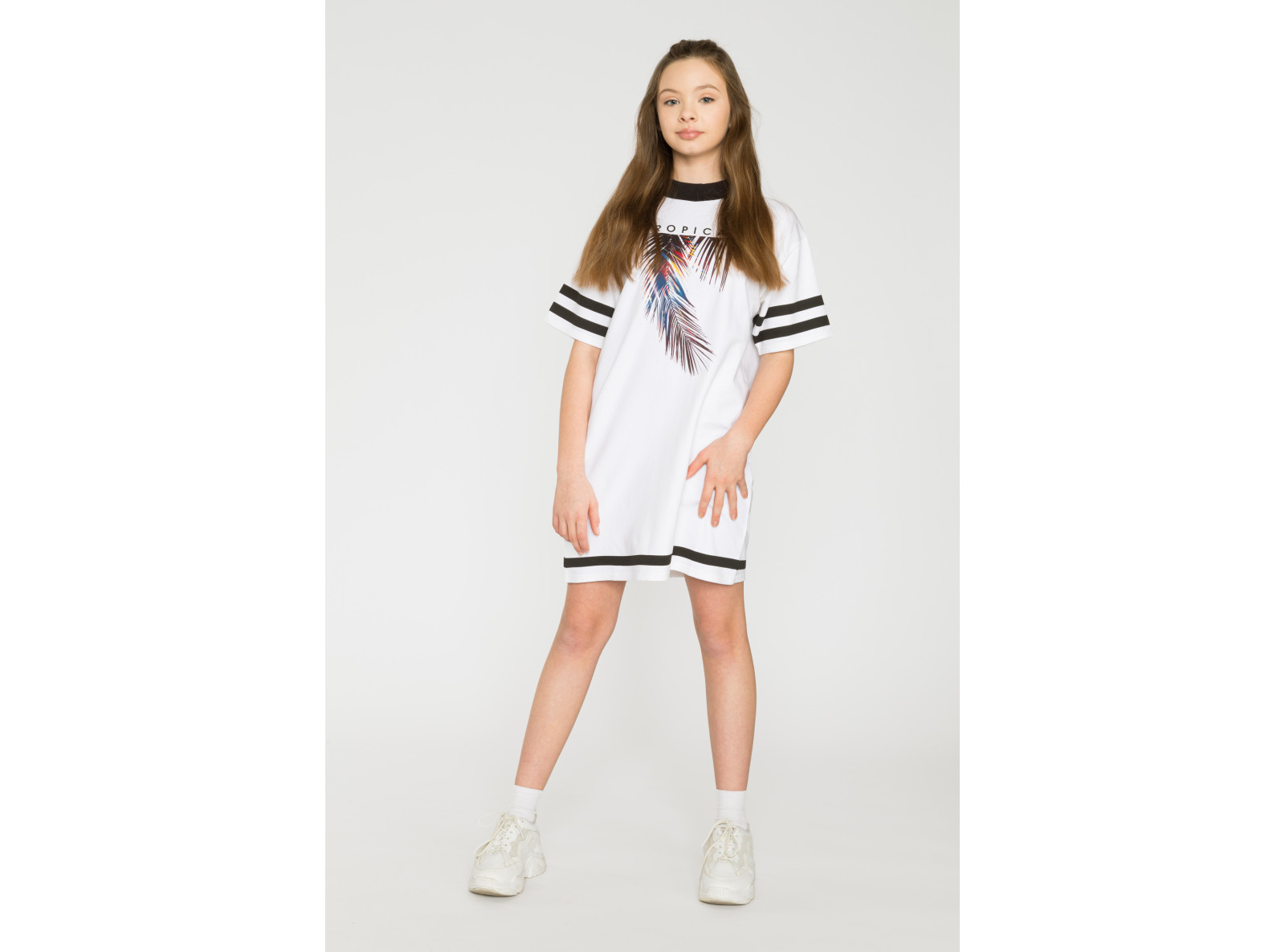 Biała t-shirtowa sukienka TROPICAL