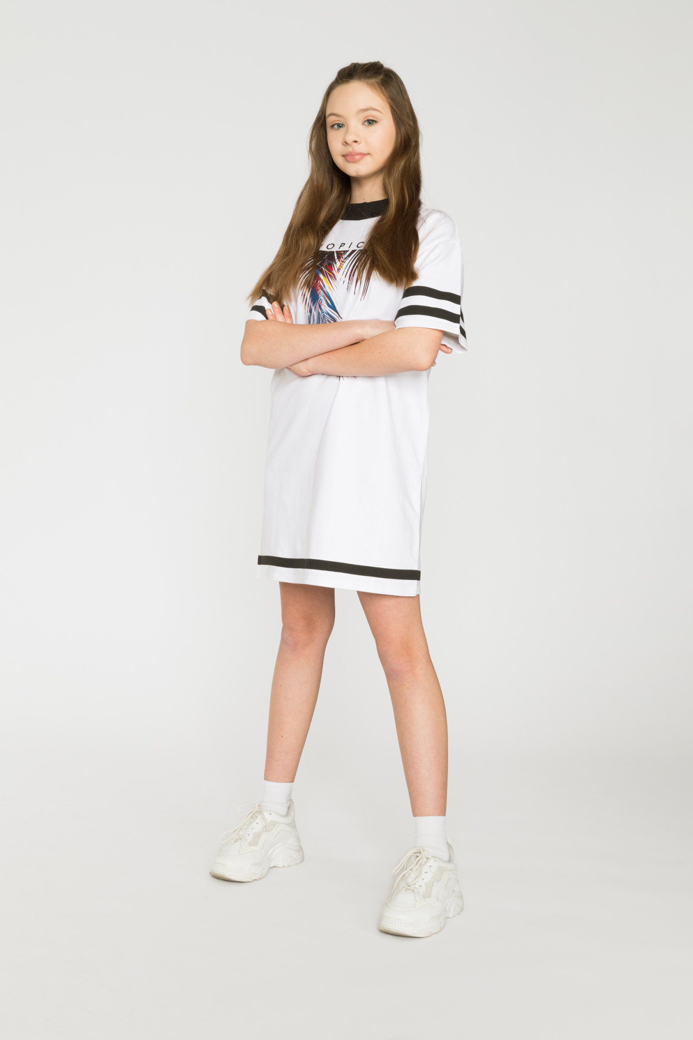 Biała t-shirtowa sukienka TROPICAL