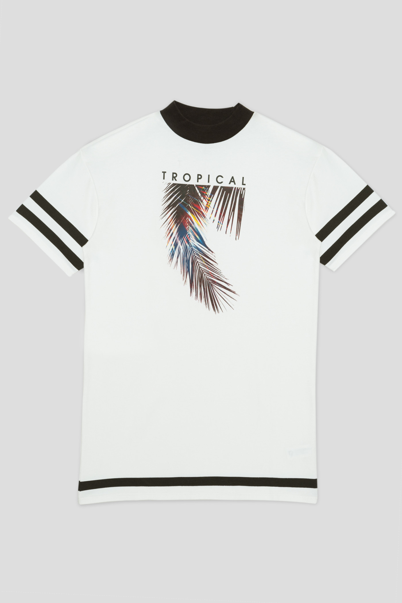 Biała t-shirtowa sukienka TROPICAL