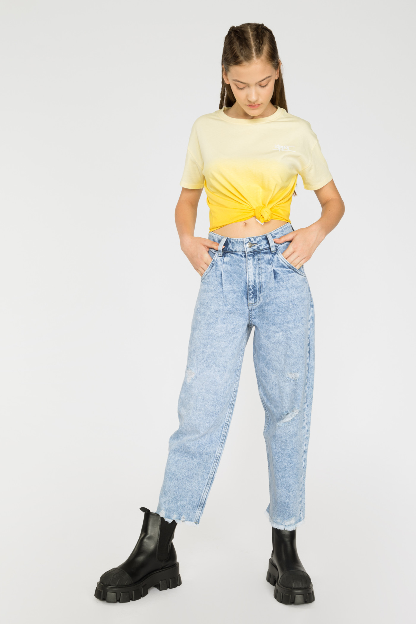 Niebieskie marmurkowe jeansy z wysokim stanem