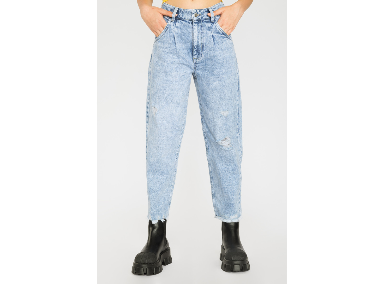 Niebieskie marmurkowe jeansy z wysokim stanem