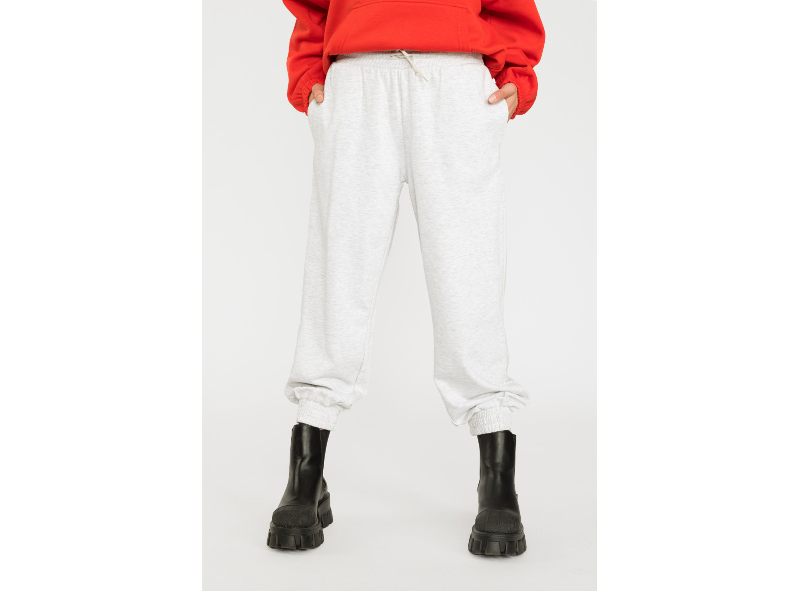 Jasnoszare luźne spodnie dresowe