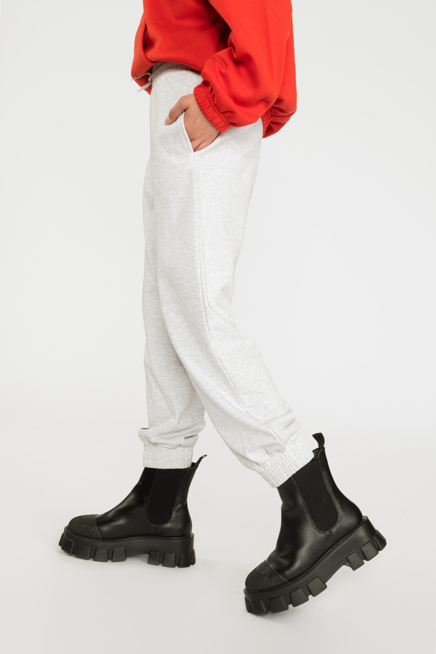 Jasnoszare luźne spodnie dresowe