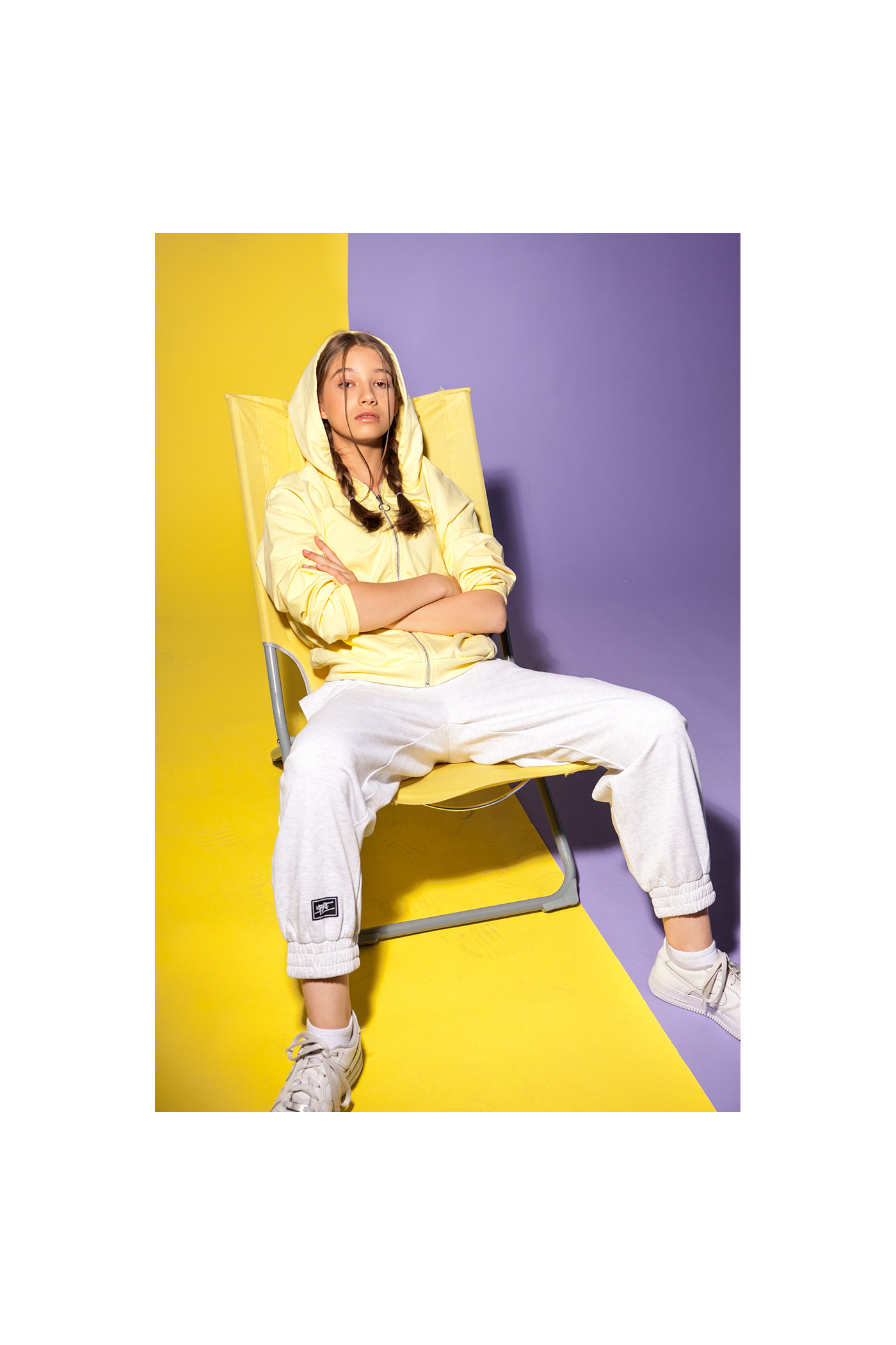 Jasnoszare luźne spodnie dresowe