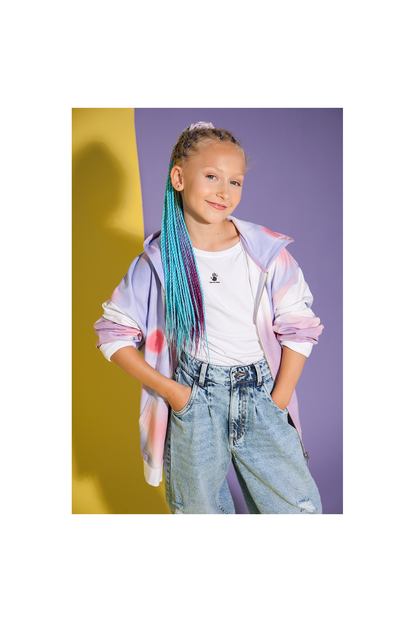 Biały t-shirt z nadrukiem TAKE MY HAND