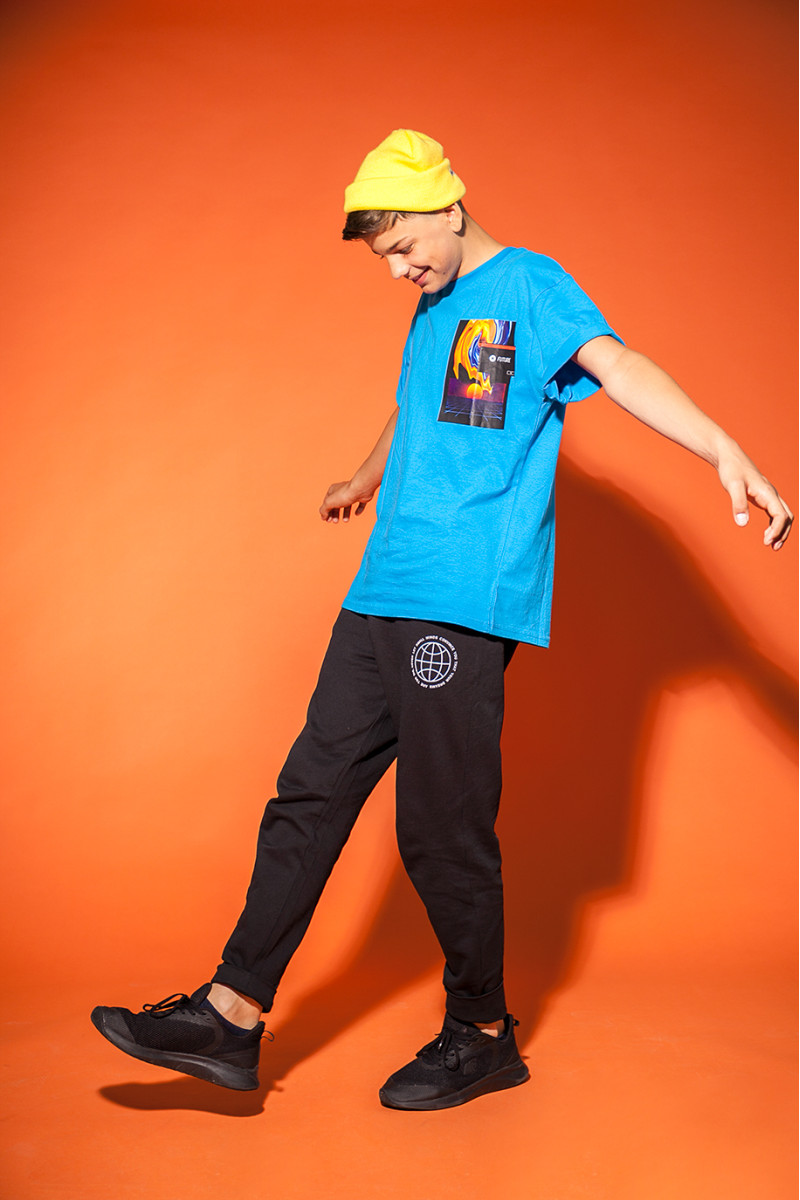 Czarne spodnie dresowe z nadrukiem