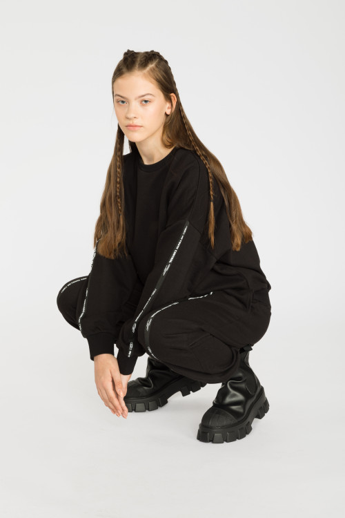 Czarne spodnie dresowe z ozdobnymi taśmami NO YOUTH CONTROL