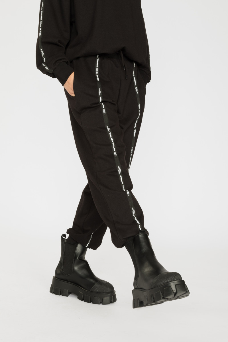 Czarne spodnie dresowe z ozdobnymi taśmami NO YOUTH CONTROL