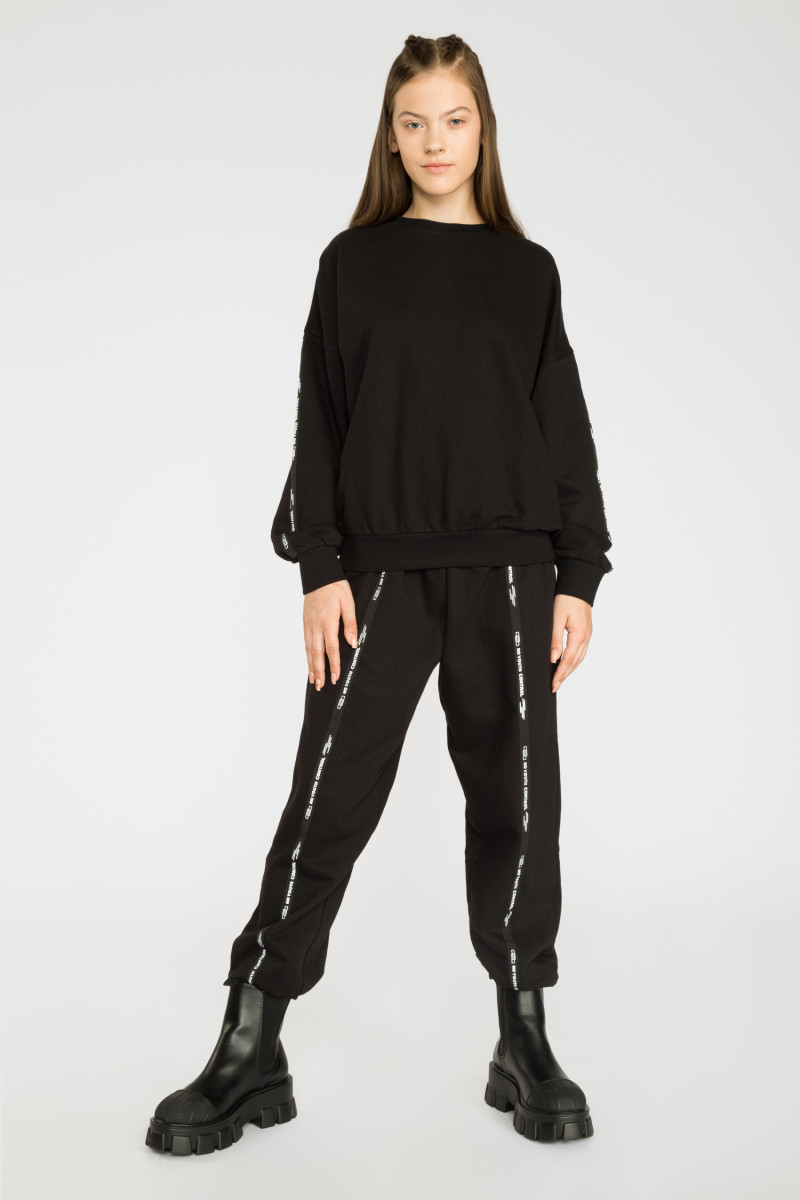 Czarna bluza dresowa z ozdobnymi taśmami NO YOUTH CONTROL