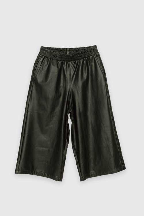 Czarne spodnie typu culotty ze sztucznej skóry