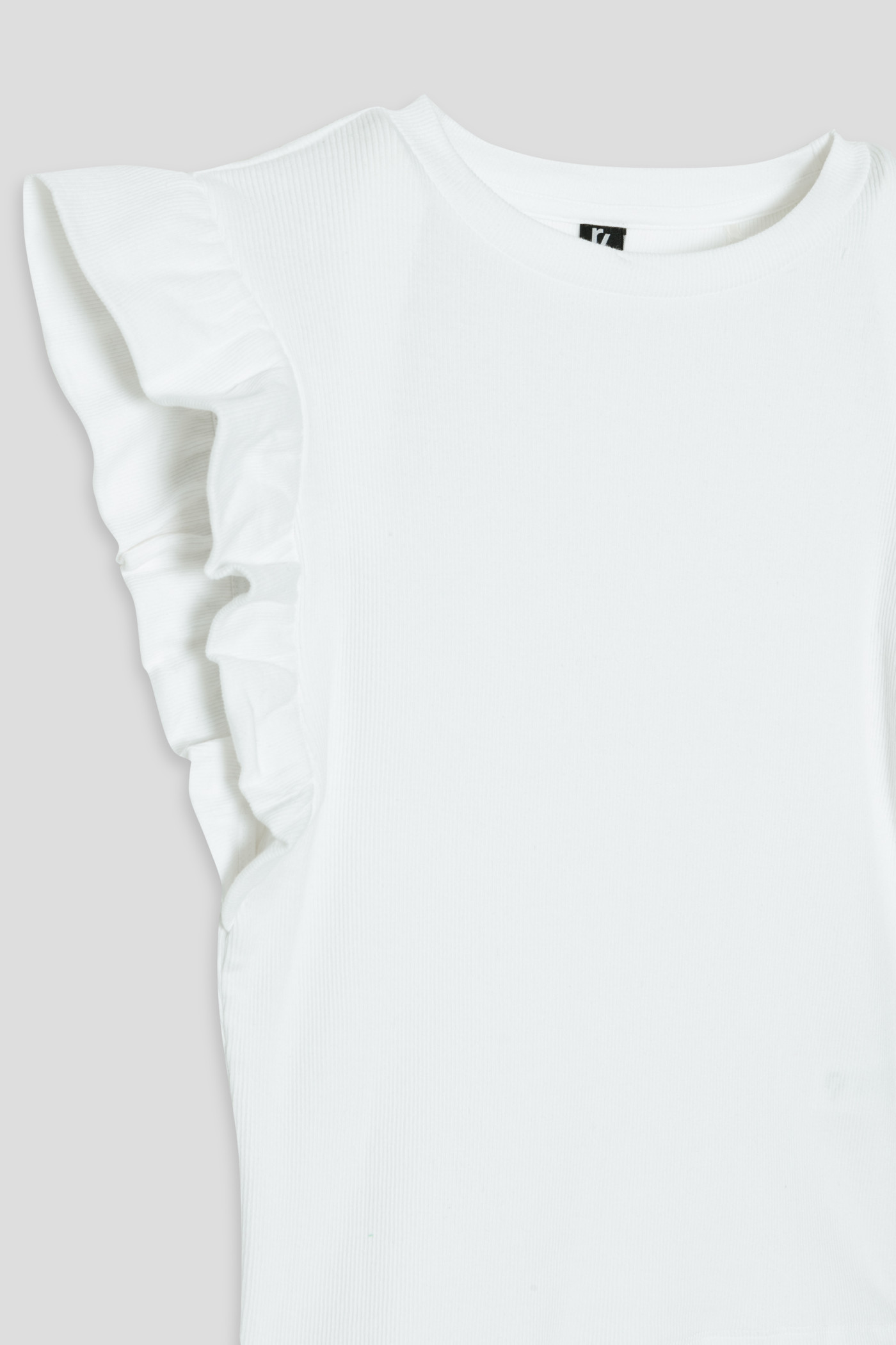 Biała bluzka z falbankami przy rękawach