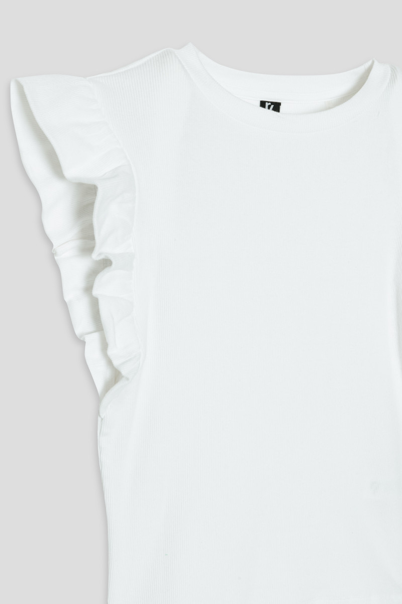 Biała bluzka z falbankami przy rękawach