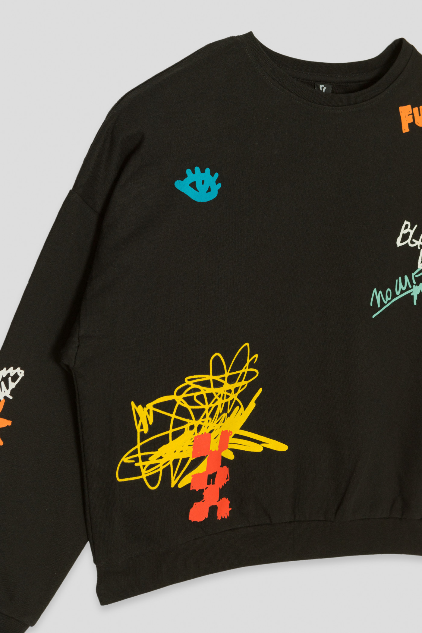 Czarna bluza dresowa z kolorowymi nadrukami | Reporter 