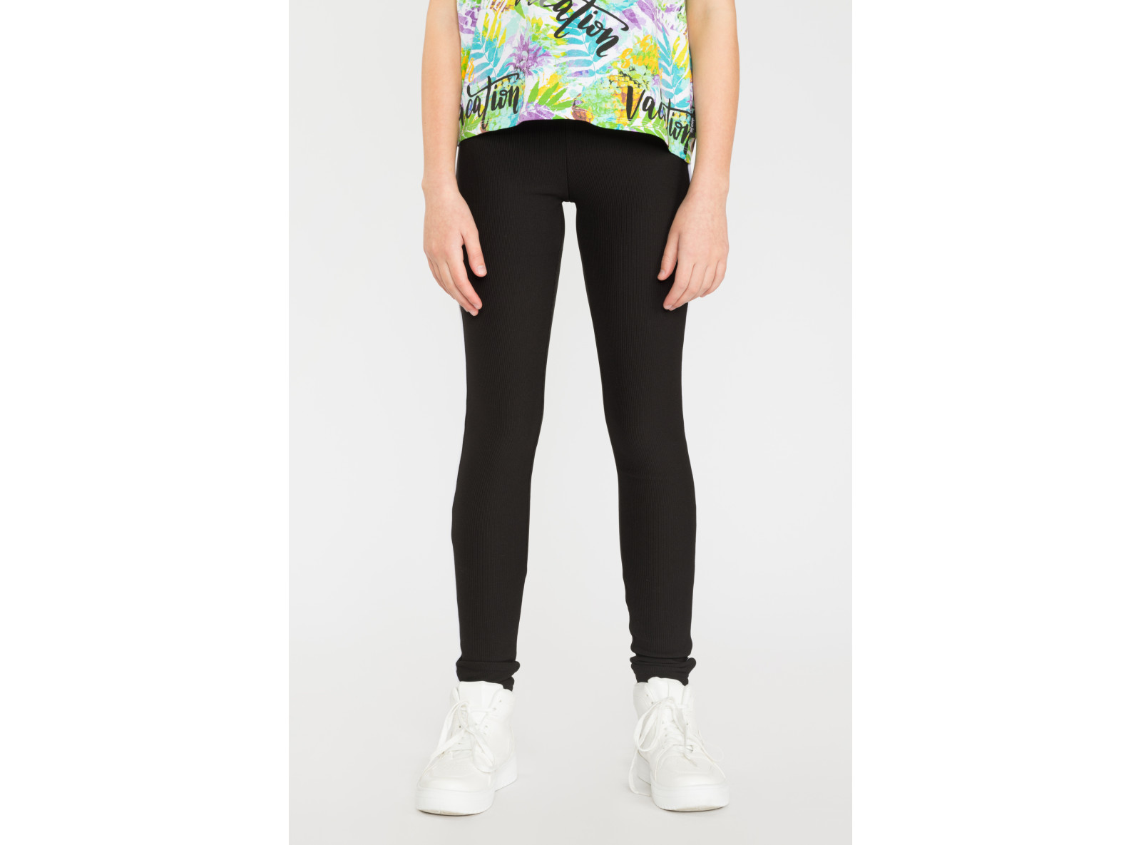 Czarne legginsy z białym paskiem