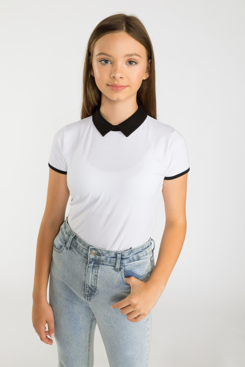 Biała bluzka z czarnymi lamówkami