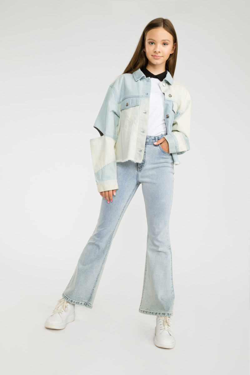 Biała bluzka z czarnymi lamówkami