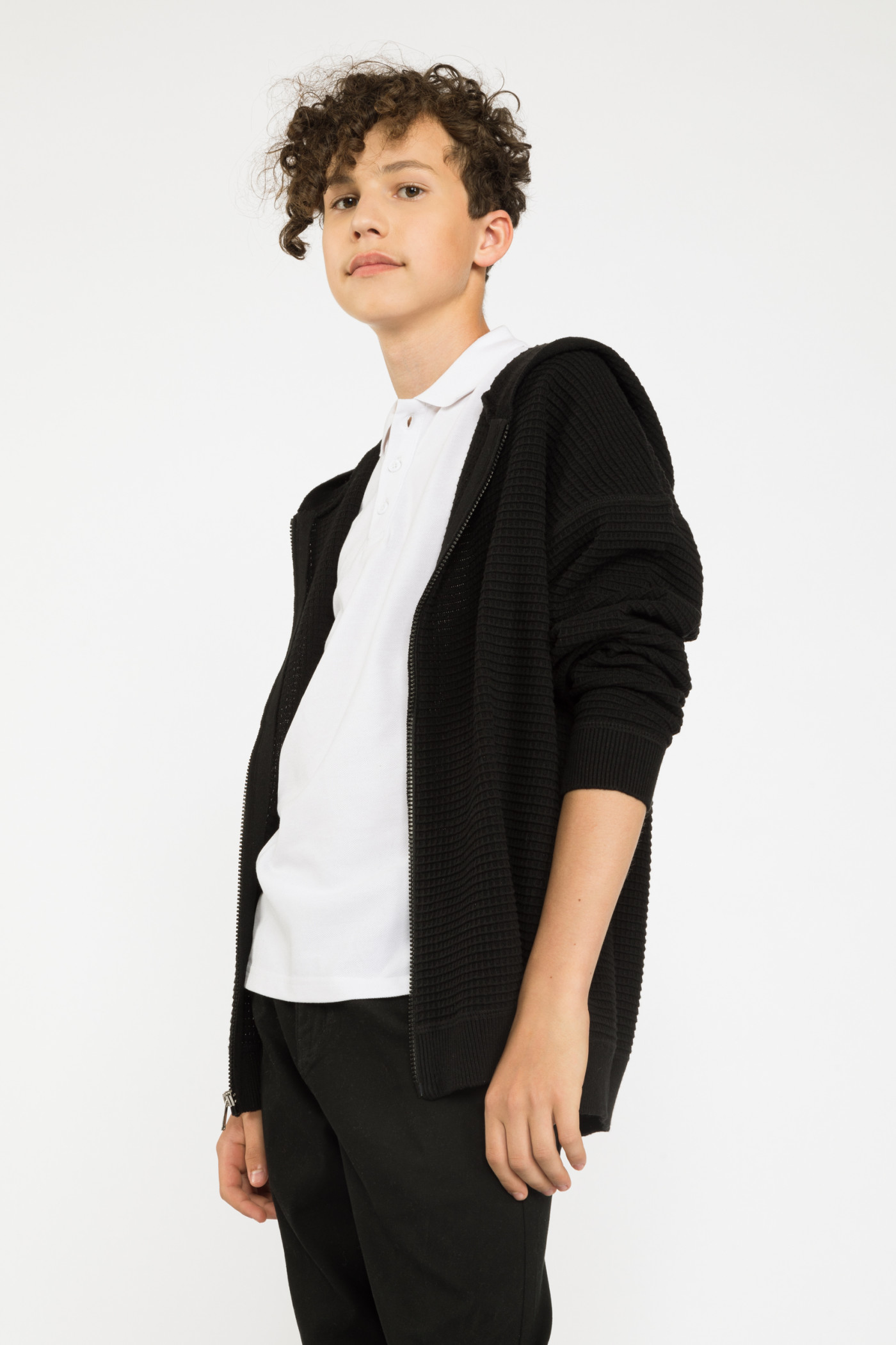 Czarny rozpinany sweter z kapturem