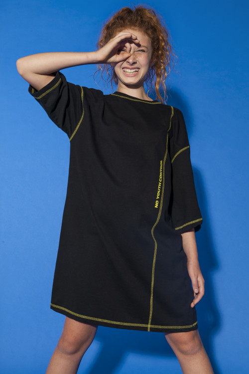 Czarna t-shirtowa sukienka dziewczęca oversize | Reporter 
