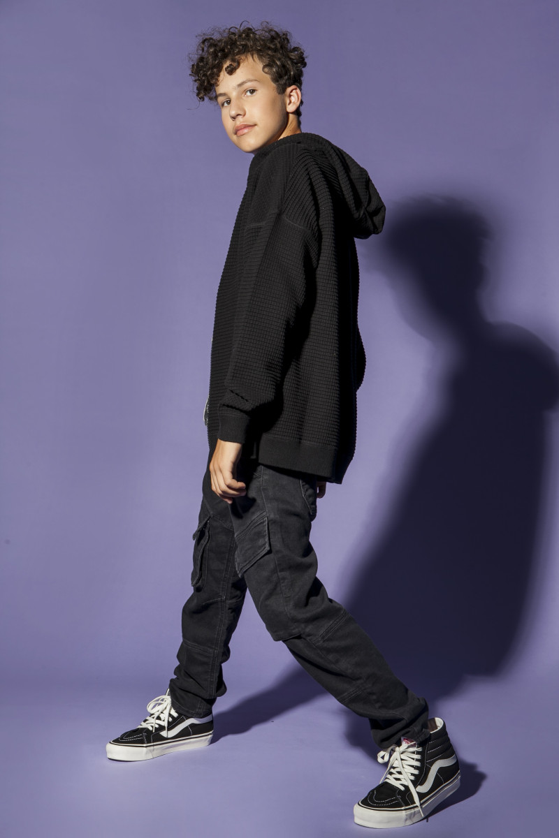 Czarny rozpinany sweter z kapturem, czarny