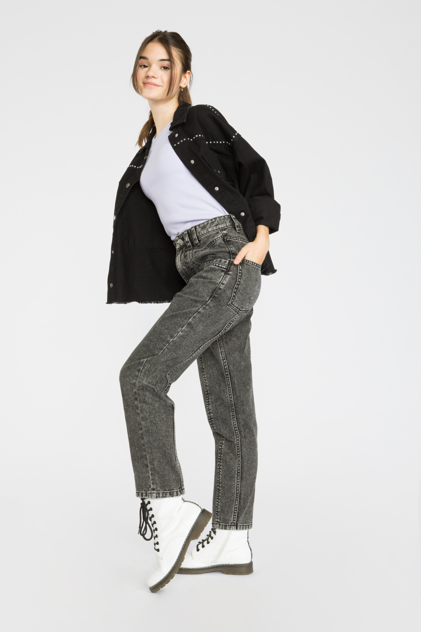 Czarne jeansy mom fit z przeszyciami dziewczęce| Reporter 