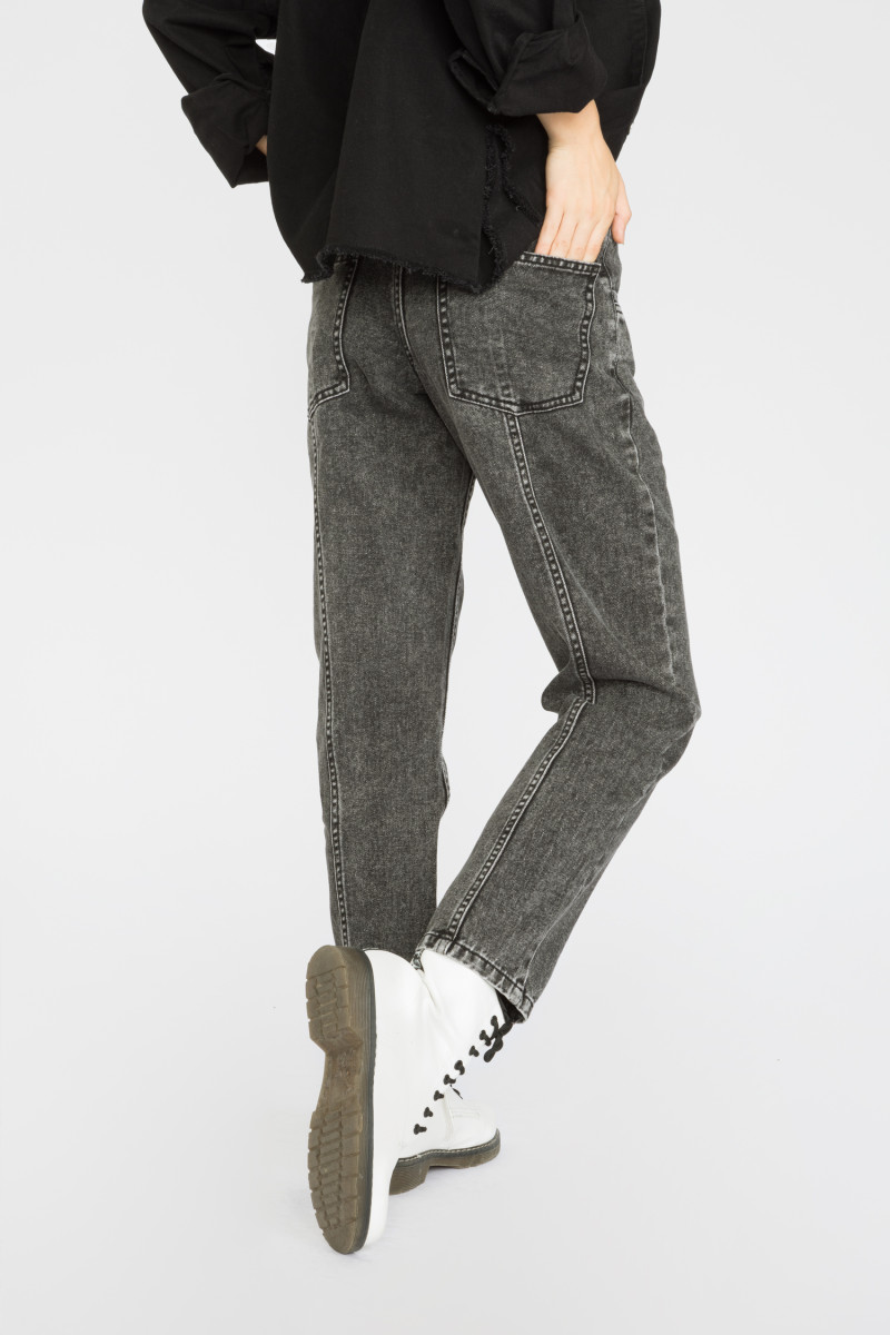 Czarne jeansy mom fit z przeszyciami dziewczęce| Reporter 