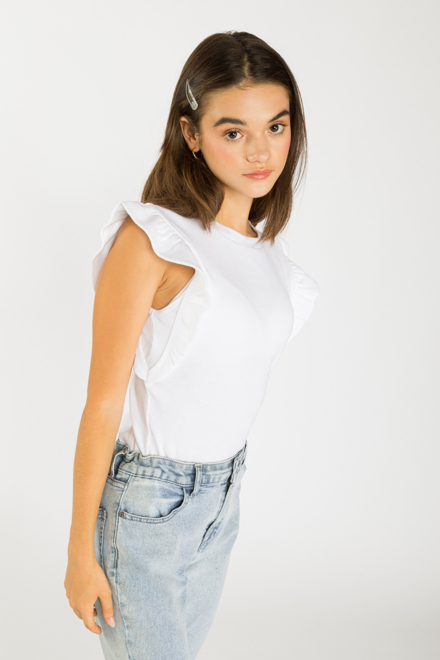 Biała bluzka z falbankami przy rękawach