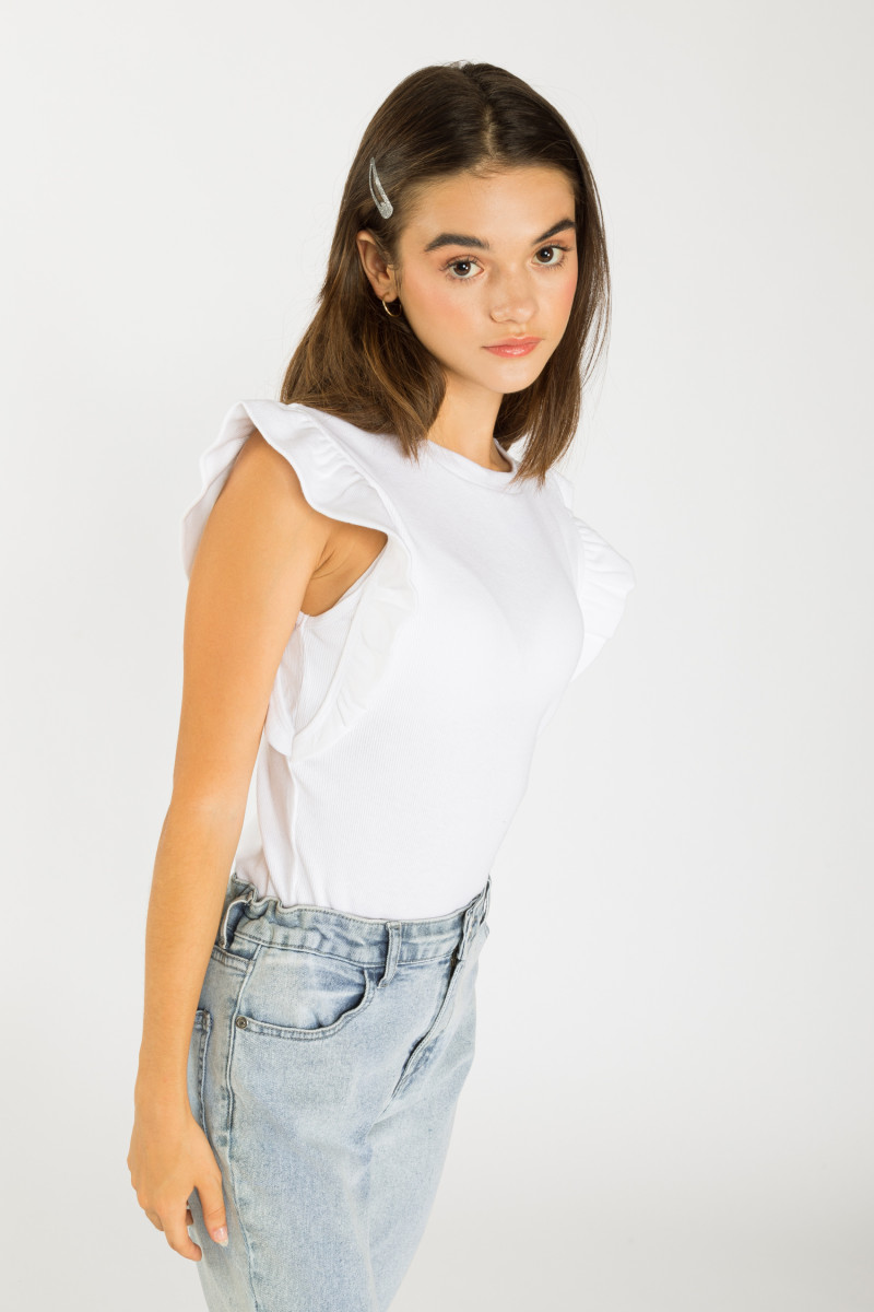 Biała bluzka z falbankami przy rękawach