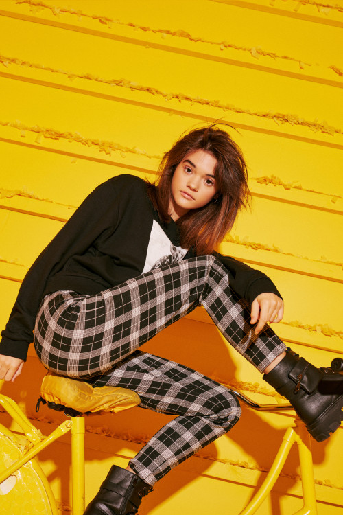 Dopasowane spodnie w kratę z ozdobnym suwakiem