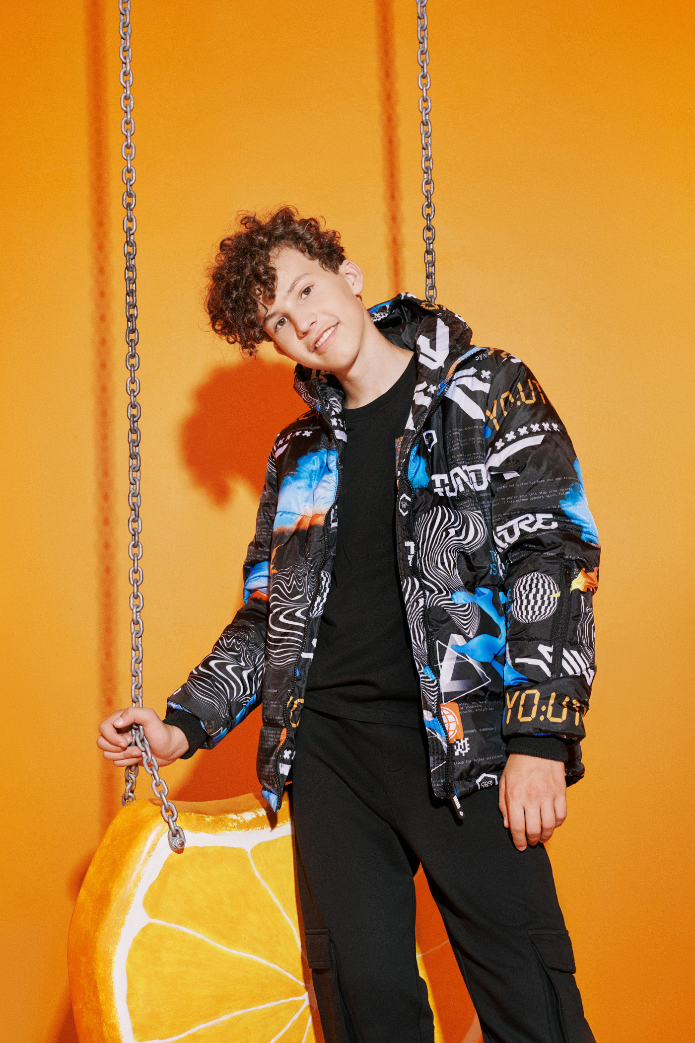 Wzorzysta ocieplana pikowana kurtka z kapturem