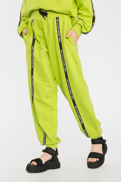 Limonkowe spodnie dresowe z ozdobnymi taśmami NO YOUTH CONTROL