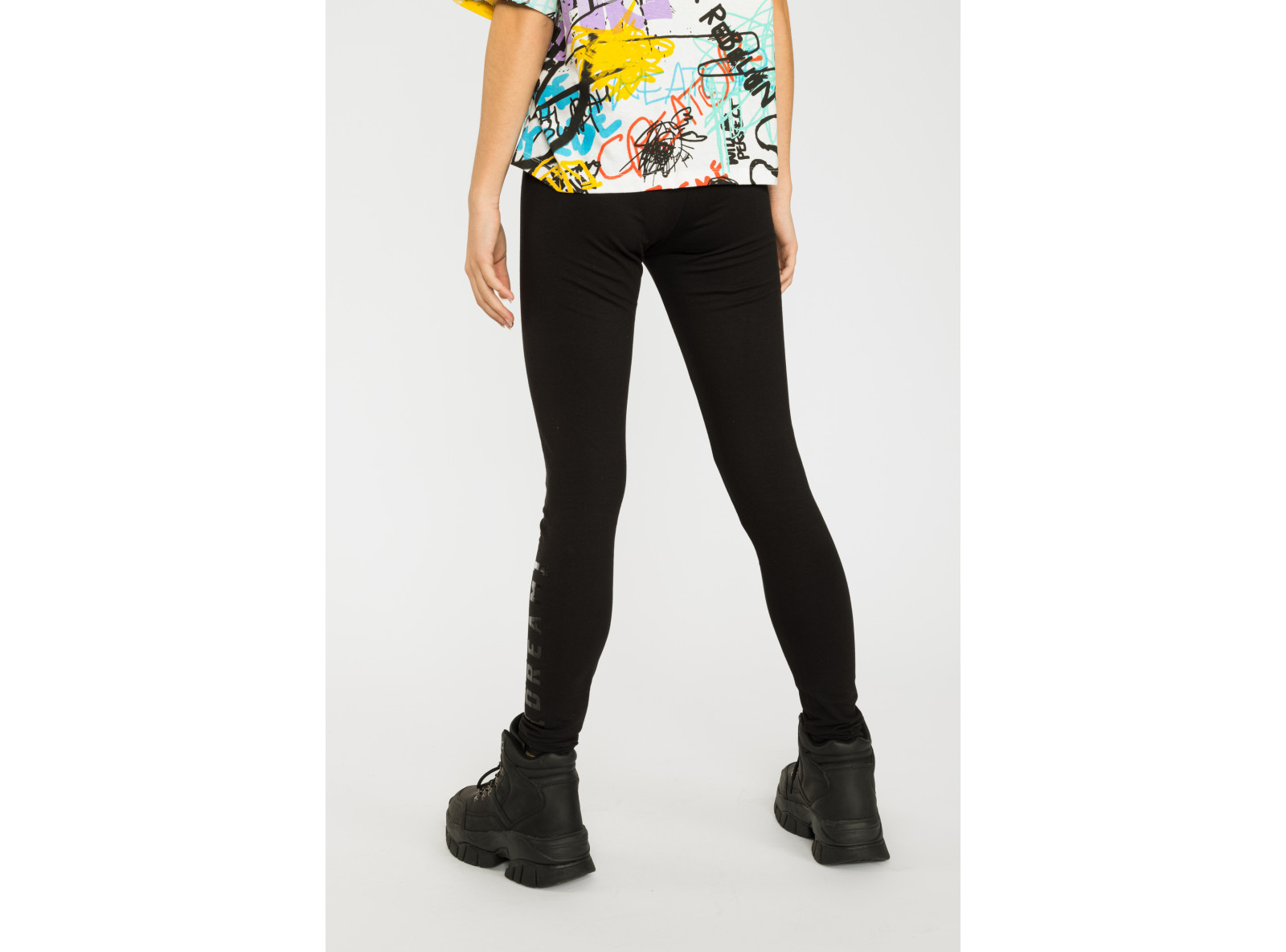 Czarne legginsy z ozdobnym nadrukiem