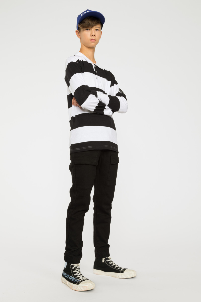 Czarne spodnie joggery typu cargo, czarny