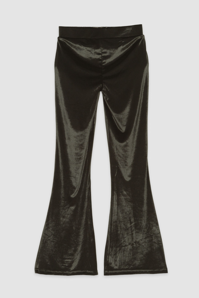 Czarne welurowe spodnie typu dzwony