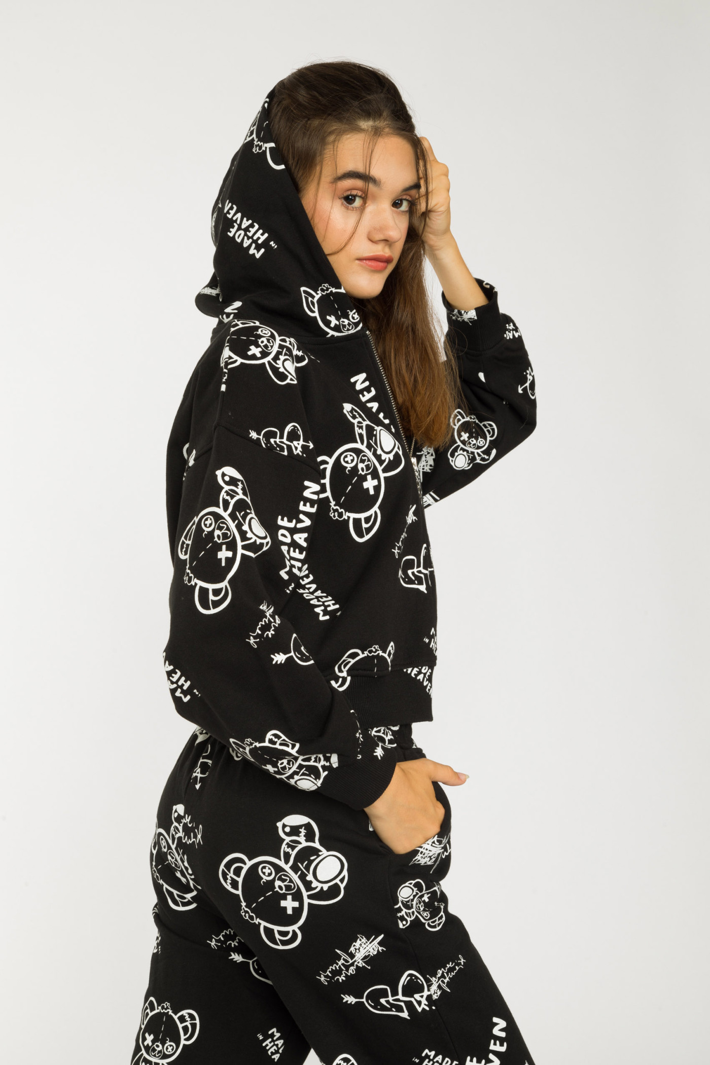 Czarna bluza dresowa z nadrukami MADE IN HEAVEN