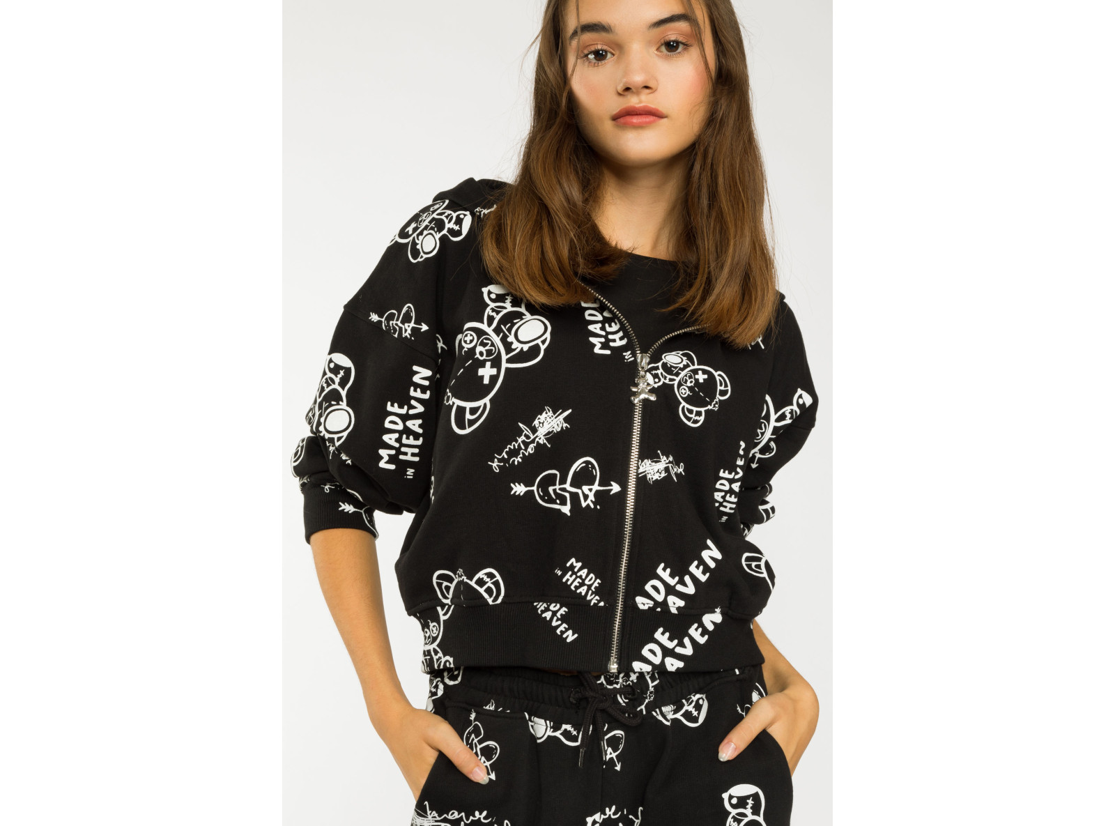 Czarna bluza dresowa z nadrukami MADE IN HEAVEN