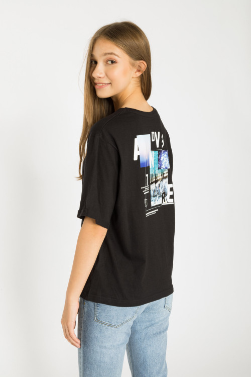 Czarny T-shirt z nadrukiem na plecach