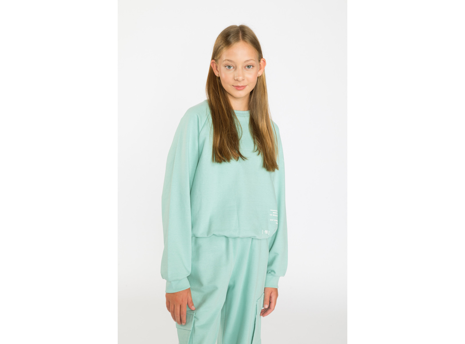 Miętowa bluza dresowa z ozdobnym napisem