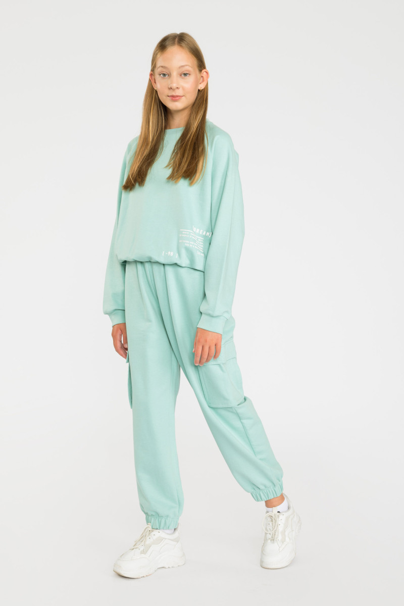 Miętowa bluza dresowa z ozdobnym napisem