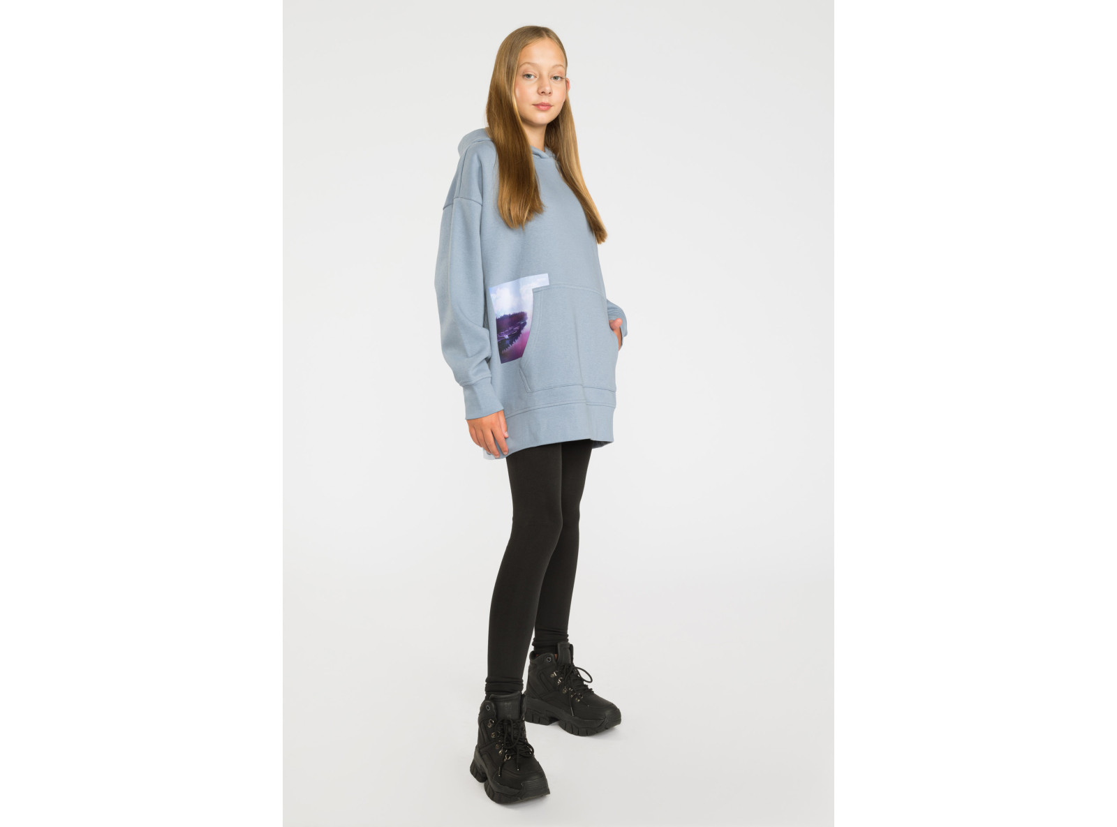 Błękitna bluza dresowa z kapturem ovsersize