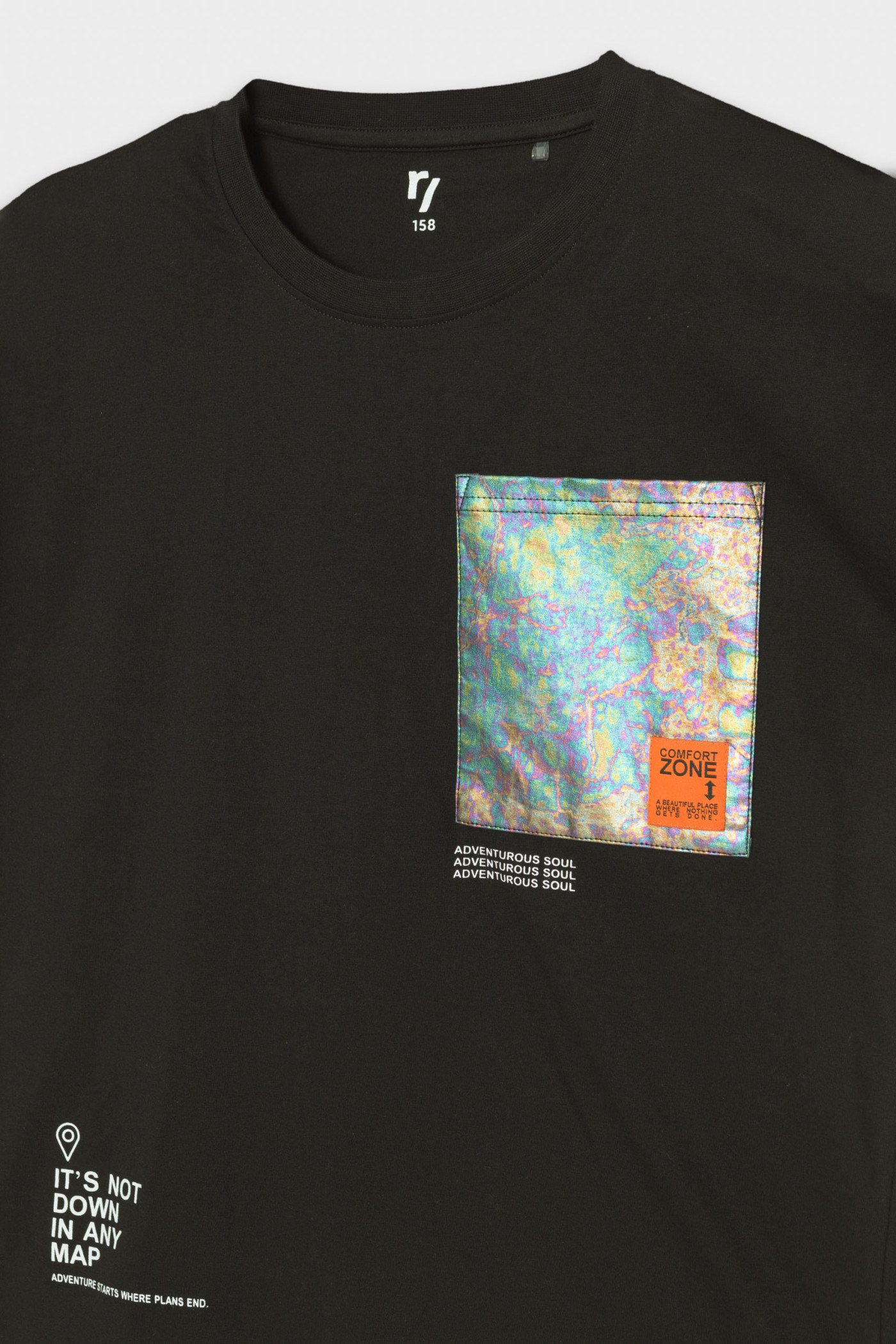 Czarny T-shirt z wielobarwną kieszenią holo