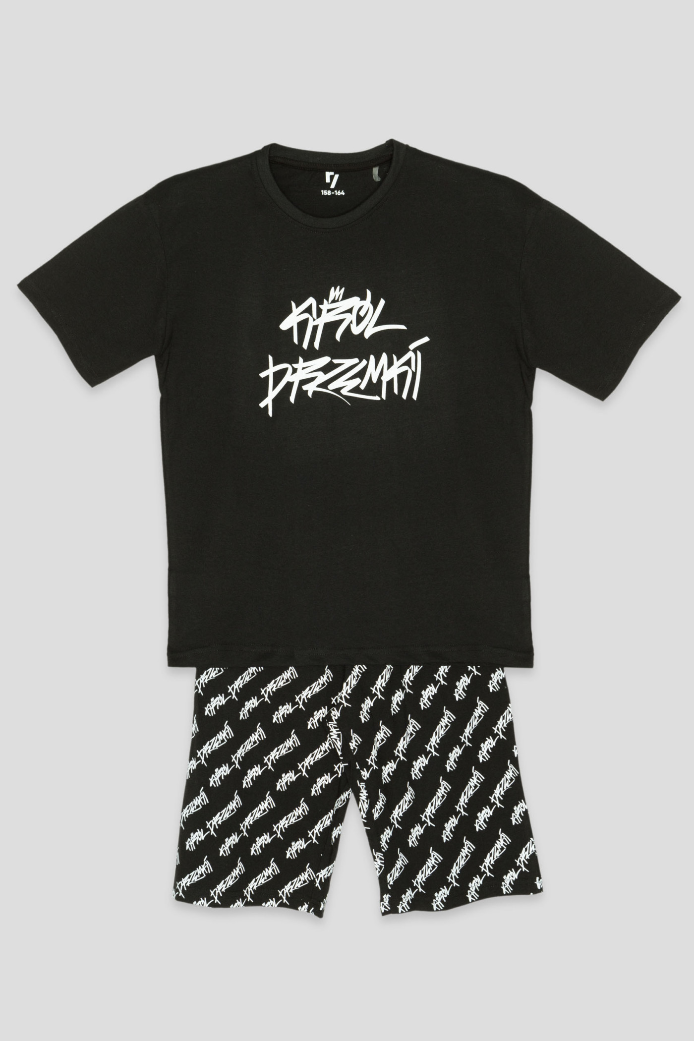 Czarna dwuczęściowa piżama koszulka i spodenki