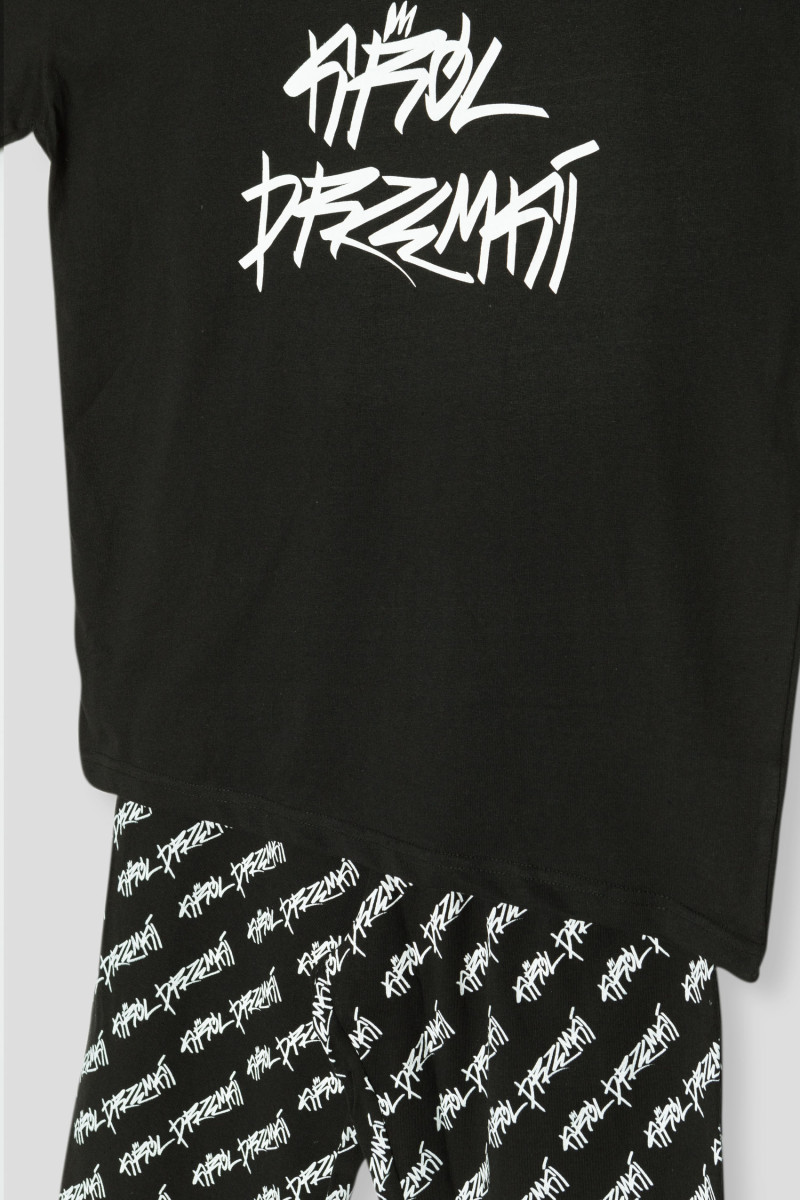 Czarna dwuczęściowa piżama koszulka i spodenki