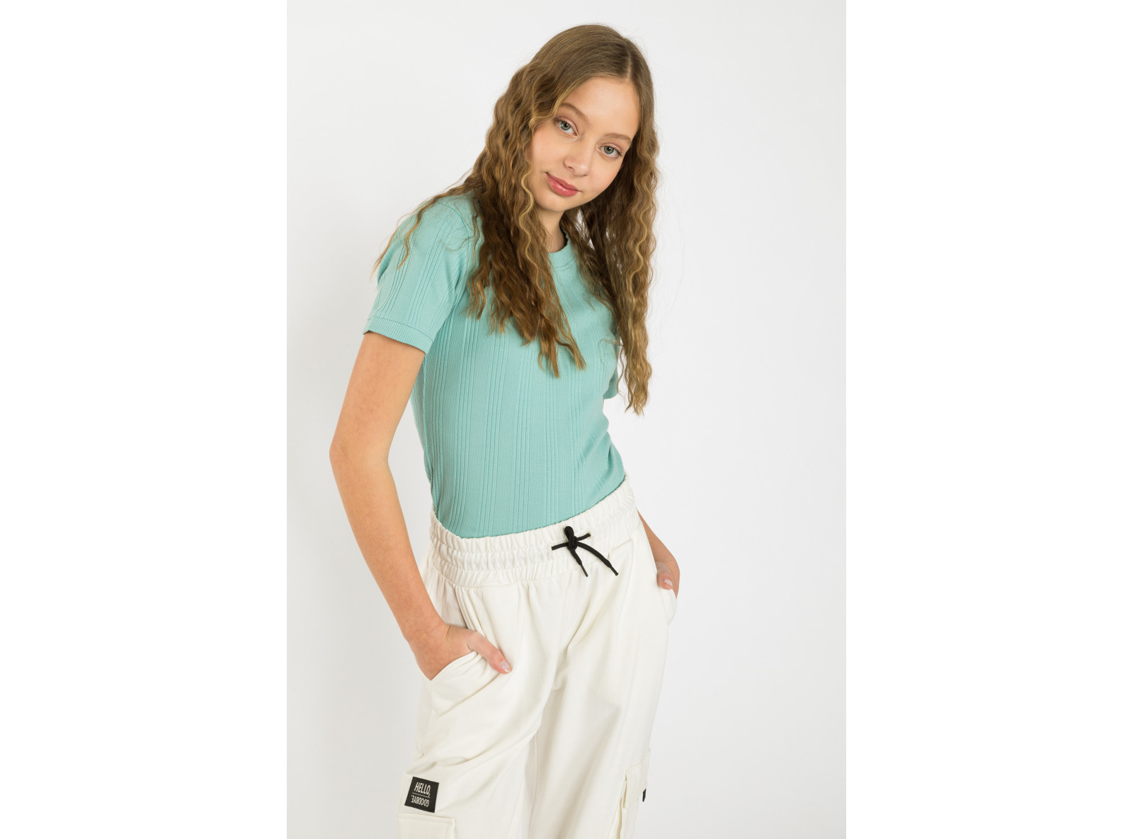 Miętowy prążkowany T-shirt