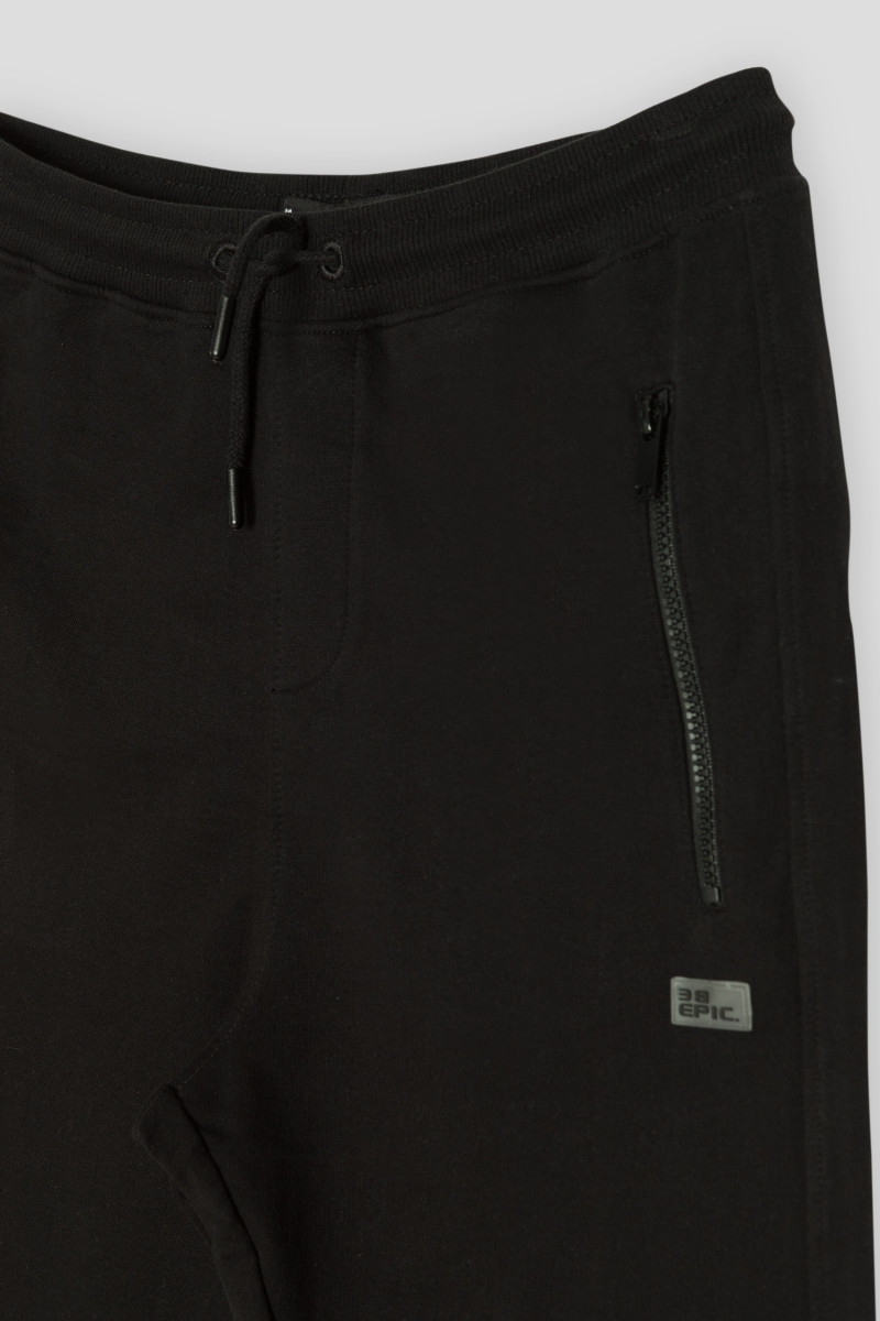 Czarne spodnie dresowe typu jogger