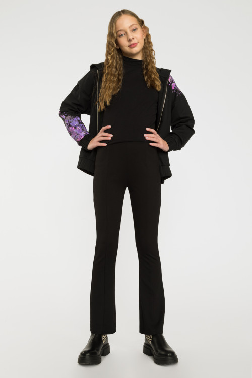 Czarne spodnie typu dzwony