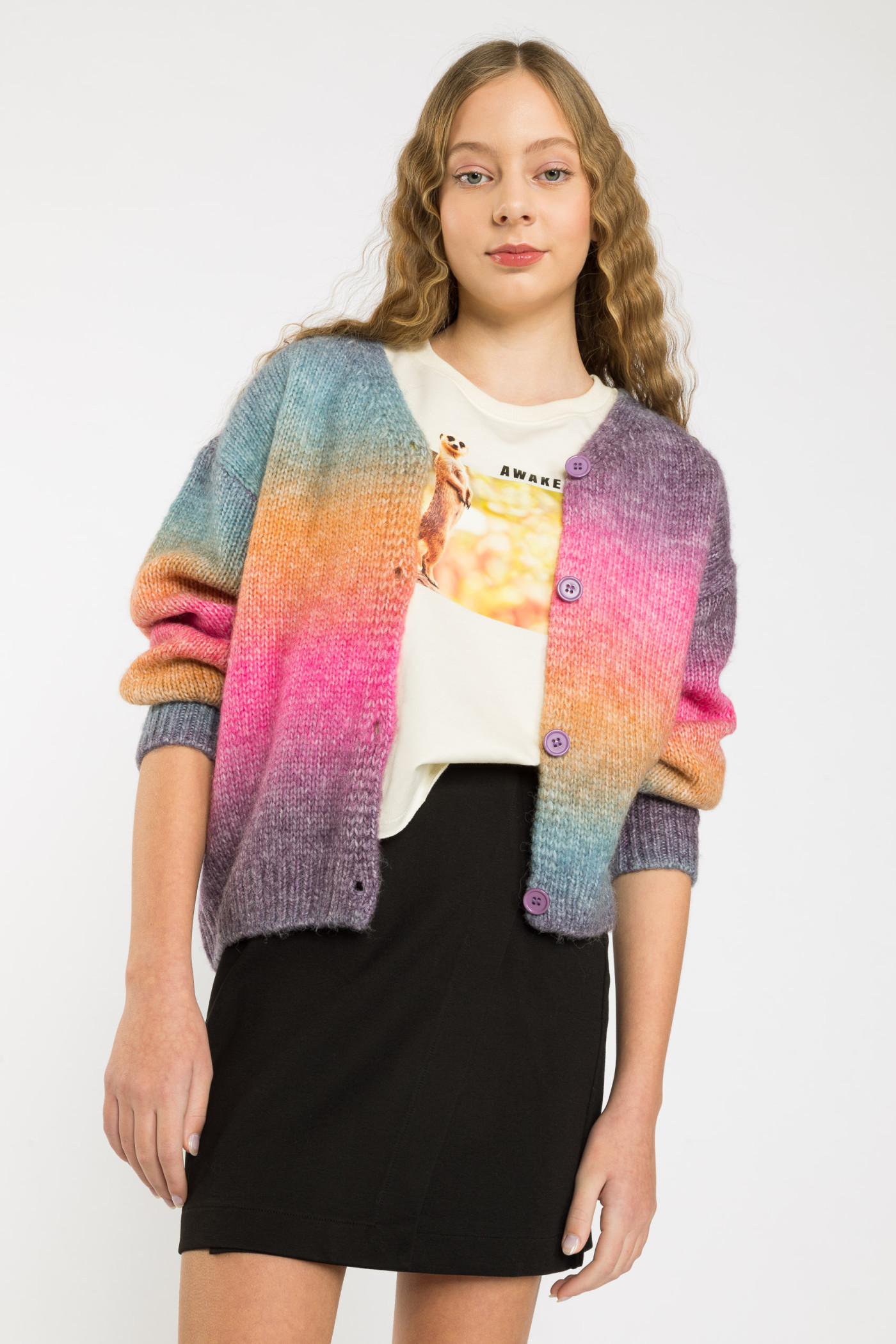 Wielobarwny pastelowy sweter na guziki