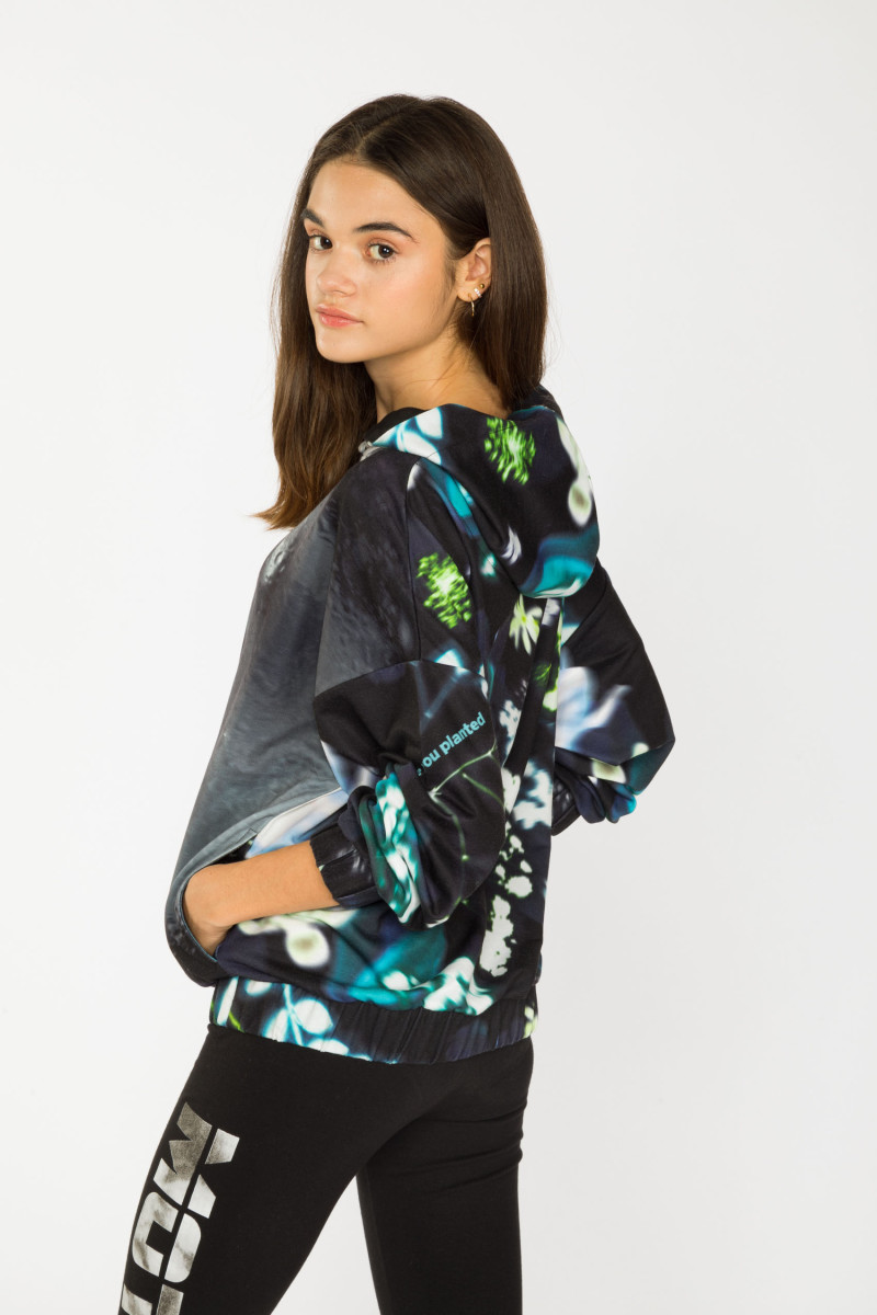 Wzorzysta turkusowa bluza dresowa z kapturem